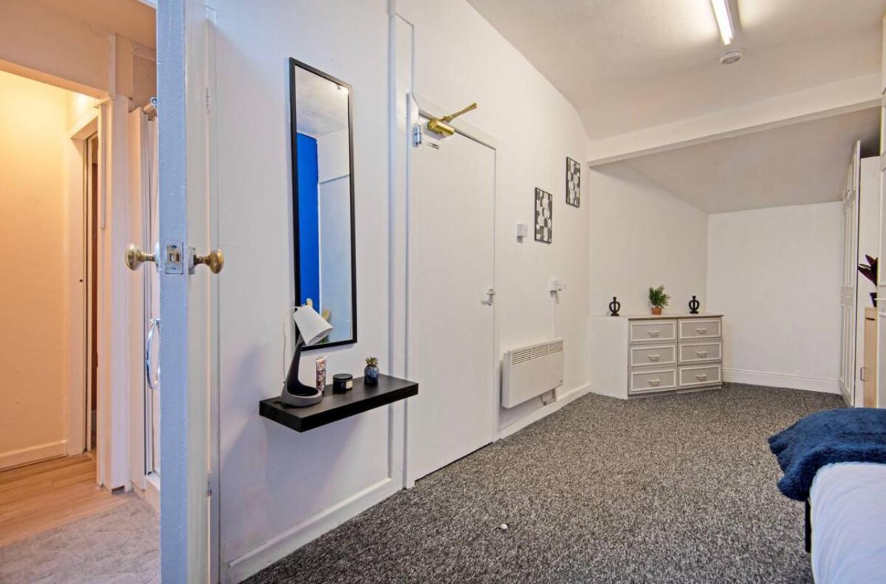 5 Minute Walk From Bury City Centre -1 Bed Flat エクステリア 写真